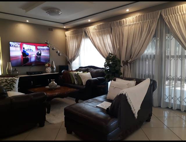 3 BEDROOM HOUSE FOR SALE IN RUSTENBURG NORTH